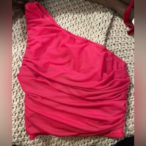 HOT PINK 1 SHOULDER TOP!🩷